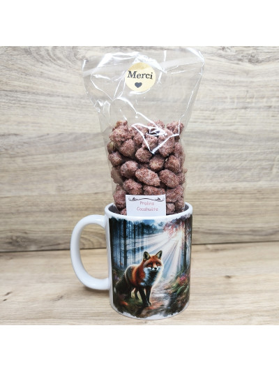 Mug d'un renard dans une forêt