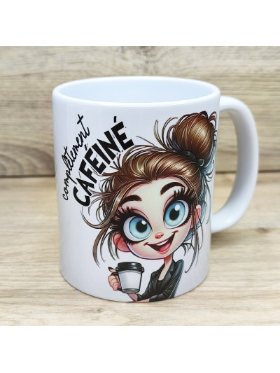 Mug d'une jeune fille brune "besoin d'un café"