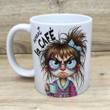 Mug d'une jeune fille brune "besoin d'un café"