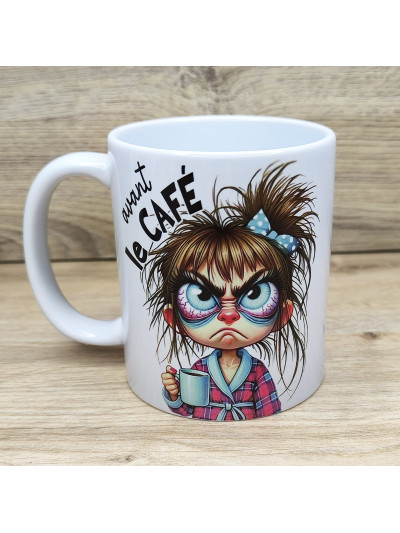 Mug d'une jeune fille brune...