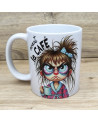 Mug d'une jeune fille brune "besoin d'un café"