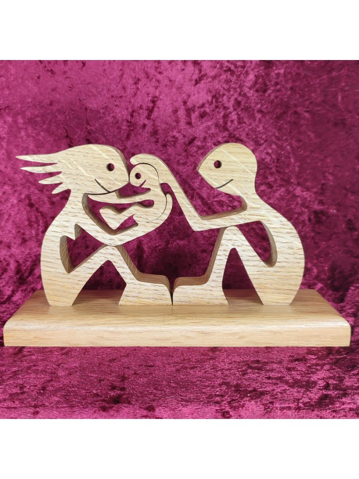 La Famille Sympatoche en bois, Un Couple avec un bébé