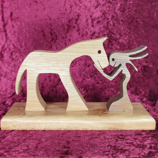 Personnage bois, une fille avec son cheval, personnage en chêne massif