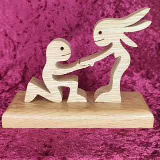 Personnage bois, une demande en mariage, personnage en chêne massif