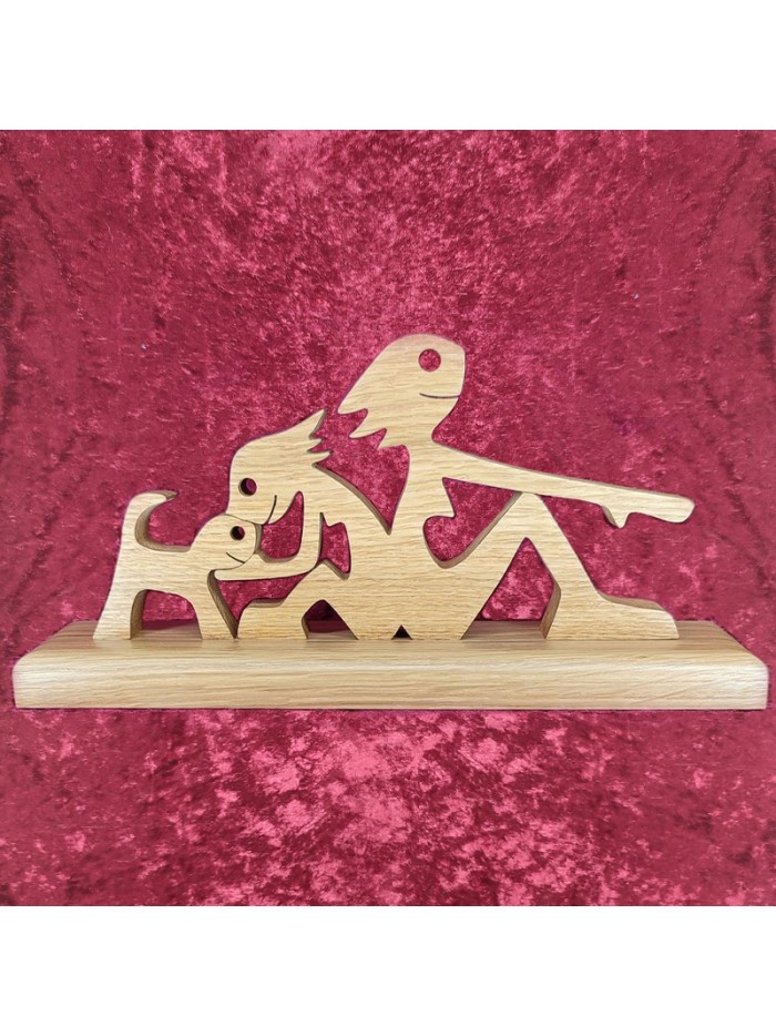 La famille sympatoche en bois, couple femme assise avec un chiot
