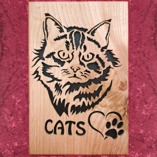 Tableau en chêne d'un joli chat avec un cœur et la marque de sa pâte.