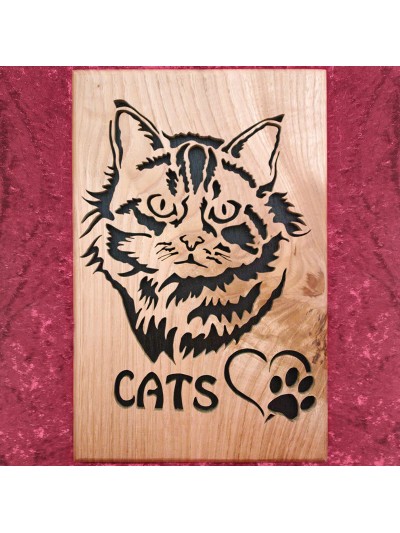 Tableau en chêne d'un joli chat avec un cœur et la marque de sa pâte.