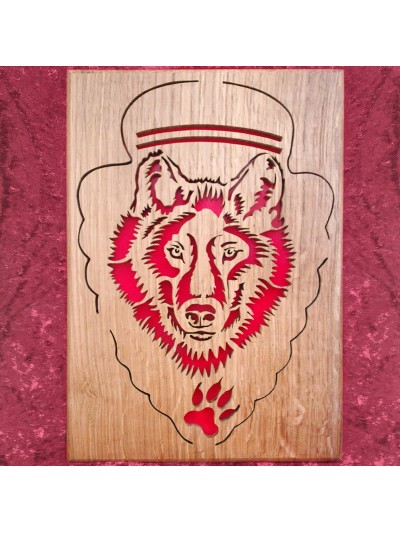 Tableau en chêne d'une tête d'un  loup magnifique sur un fond rouge