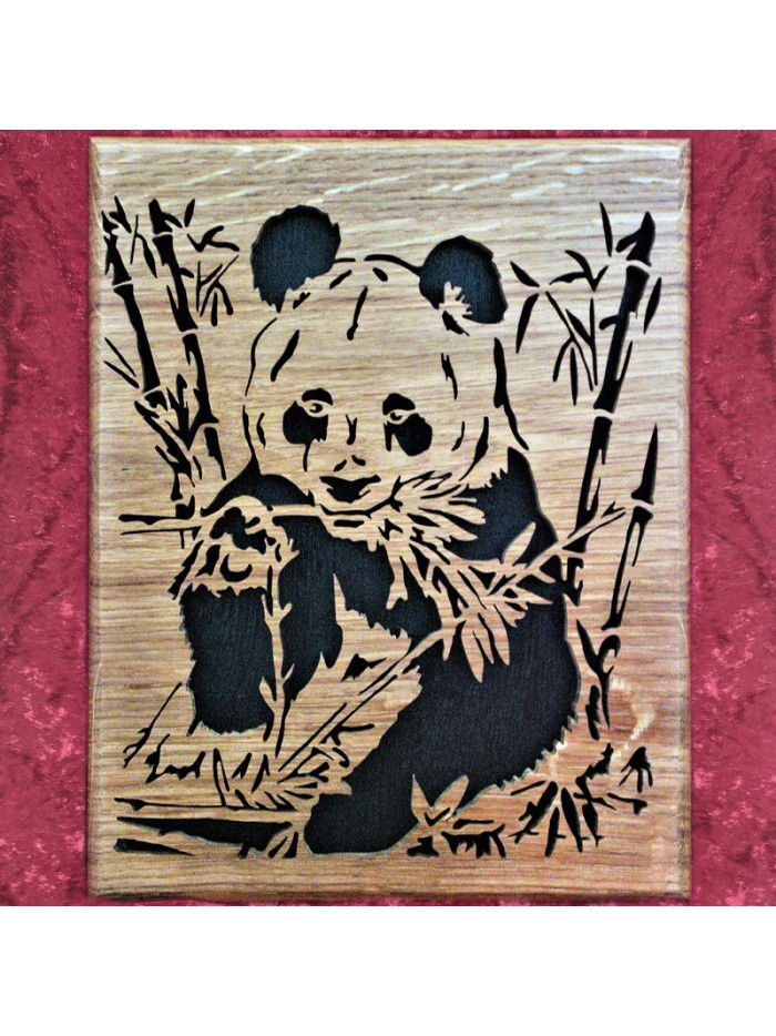 tableau bois d'un Panda qui mange du bambou