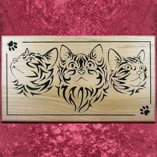 Tableau en bois noble d'un portrait de trois mignons chatons