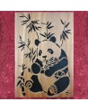 Tableau bois d'un Panda qui joue avec des bambous