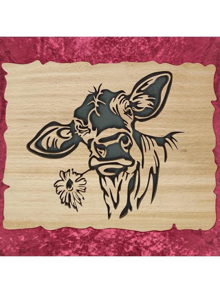 Tableau bois d'une vache avec une fleur à la bouche