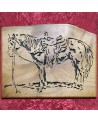 Tableau bois d'un cheval avec une selle