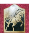 Tableau bois d'un cheval mustang qui se cabre