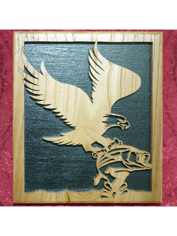 Tableau bois d'un aigle en plaine pêche