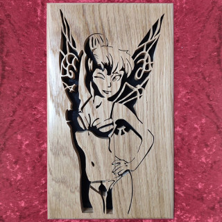 Tableau en bois noble d’une magnifique fée en tenue sexy