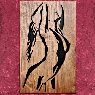 Tableau bois d'une Femme sexy, les mains dans les cheveux