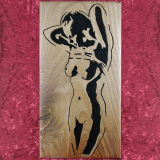 Tableau en bois noble d’une femme nu avec les mains dans les cheveux