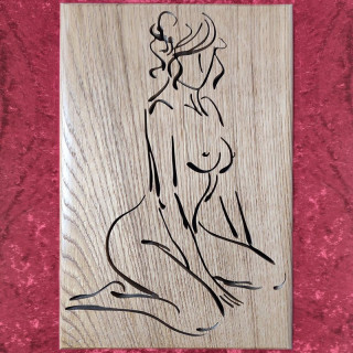 Tableau en bois noble d’une magnifique femme nu à genoux
