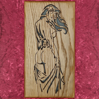 Tableau en bois noble d’une magnifique femme nu debout cheveux au vent