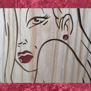 Tableau en bois noble de Jessica Rabitt dans une tenue très sexy