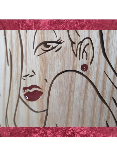 Tableau en bois noble de Jessica Rabitt dans une tenue très sexy