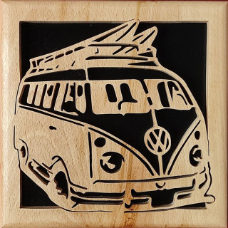 Voici un jolie tableau avec un combi et planche de surf en bois