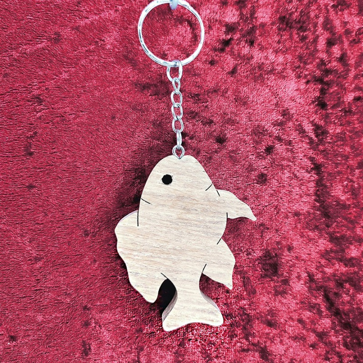 Voici un joli porte-clés poisson en bois noble