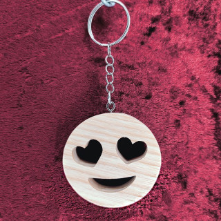 Voici un joli porte-clés d’un smiley en bois noble